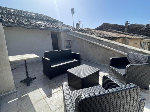 En exclusivité, découvrez cette charmante maison de village avec cave et terrasse panoramique