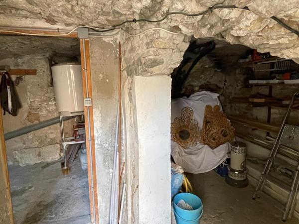 En exclusivité, découvrez cette charmante maison de village avec cave et terrasse panoramique