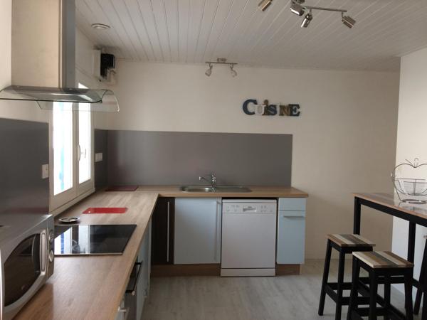 A Barbâtre, grande maison de 180 m2 de surface habitable environ avec deux garages indépendants et une piscine couverte dans une propriété de 552 m2.