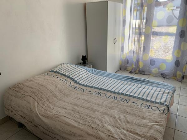 A Barbâtre, grande maison de 180 m2 de surface habitable environ avec deux garages indépendants et une piscine couverte dans une propriété de 552 m2.