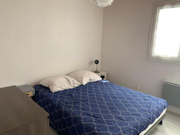 A Barbâtre, grande maison de 180 m2 de surface habitable environ avec deux garages indépendants et une piscine couverte dans une propriété de 552 m2.