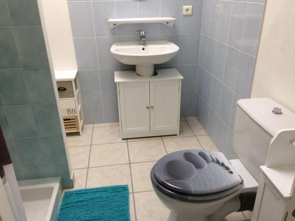 A Barbâtre, grande maison de 180 m2 de surface habitable environ avec deux garages indépendants et une piscine couverte dans une propriété de 552 m2.