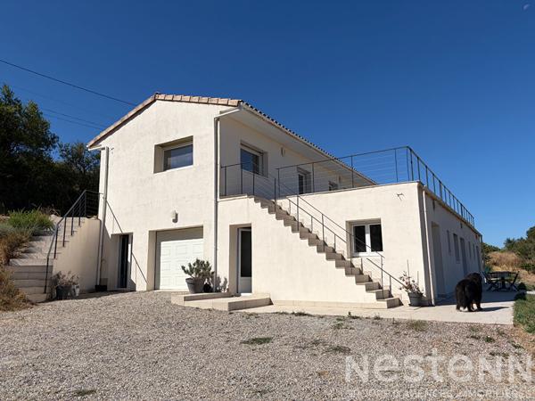 Location maison T5 entièrement meublée avec piscine, grandes terrasses et 10 000 m² de terrain