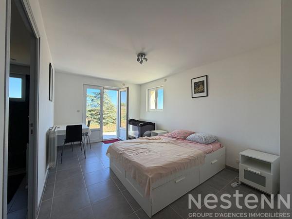 Location maison T5 entièrement meublée avec piscine, grandes terrasses et 10 000 m² de terrain