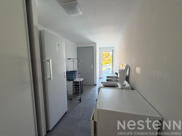 Location maison T5 entièrement meublée avec piscine, grandes terrasses et 10 000 m² de terrain