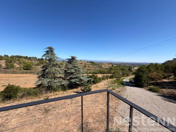 Location maison T5 entièrement meublée avec piscine, grandes terrasses et 10 000 m² de terrain