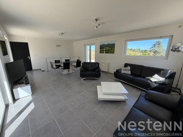 Location maison T5 entièrement meublée avec piscine, grandes terrasses et 10 000 m² de terrain