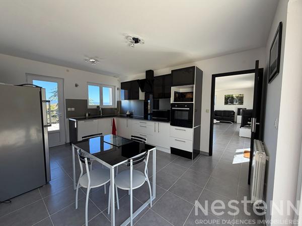 Location maison T5 entièrement meublée avec piscine, grandes terrasses et 10 000 m² de terrain