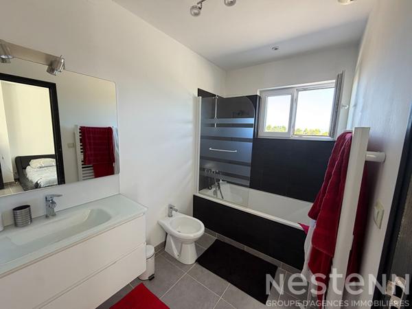 Location maison T5 entièrement meublée avec piscine, grandes terrasses et 10 000 m² de terrain