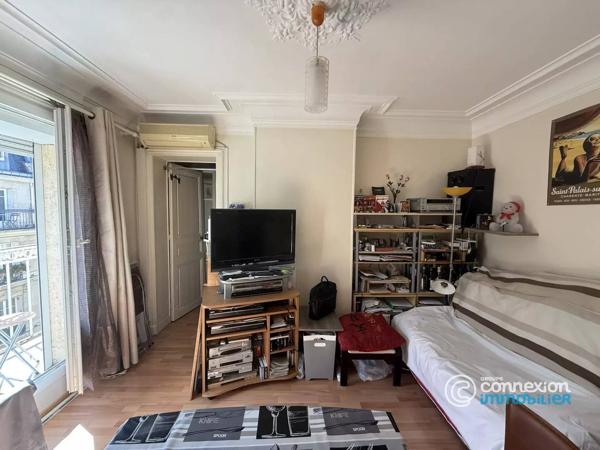 Paris 18e – Jules Joffrin / Marcadet – 2 pièces balcon filant