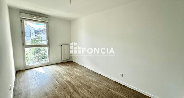 Location Appartement 4 pièces 77.98 m² - Châtenay-malabry 92290