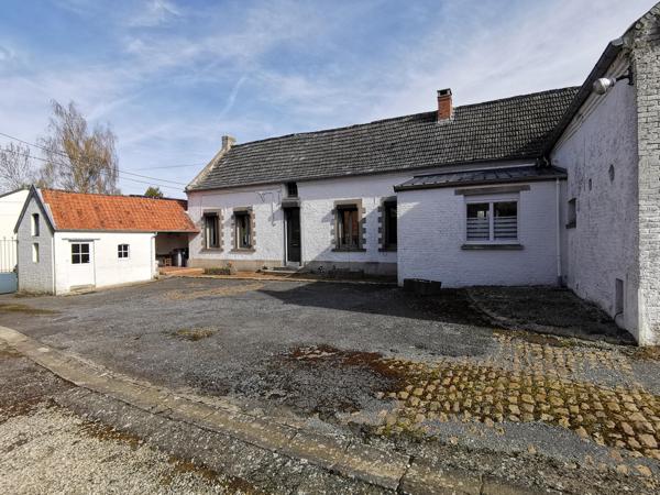 DOMAINE AVEC DEUX HABITATIONS GRANGE HANGAR DEPENDANCES SUR 6181 M2