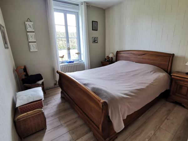 DOMAINE AVEC DEUX HABITATIONS GRANGE HANGAR DEPENDANCES SUR 6181 M2