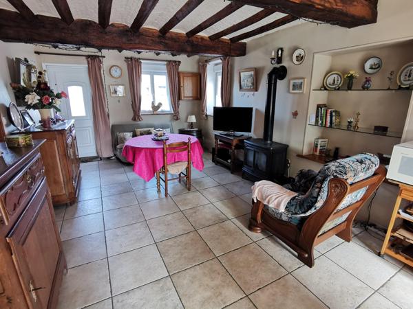 DOMAINE AVEC DEUX HABITATIONS GRANGE HANGAR DEPENDANCES SUR 6181 M2