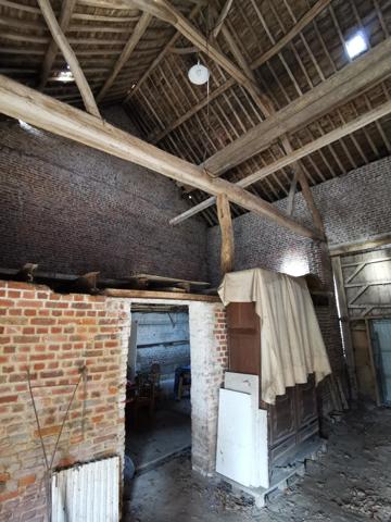 DOMAINE AVEC DEUX HABITATIONS GRANGE HANGAR DEPENDANCES SUR 6181 M2