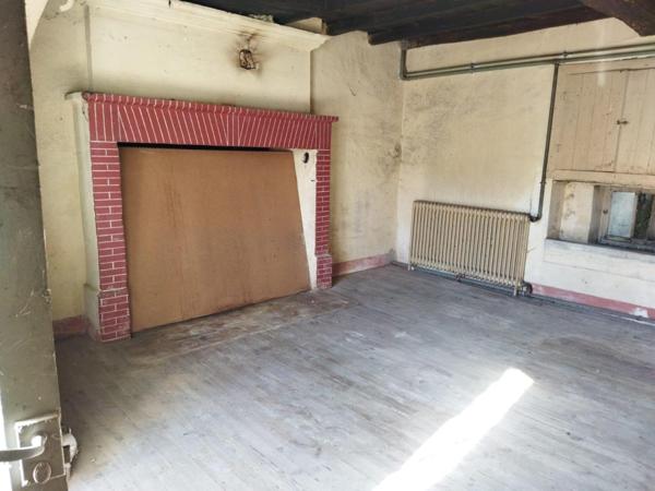 Maisons avec dépendances sur un terrain d'environ 4 ha