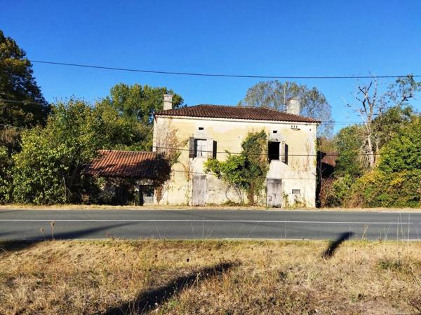 Maisons avec dépendances sur un terrain d'environ 4 ha