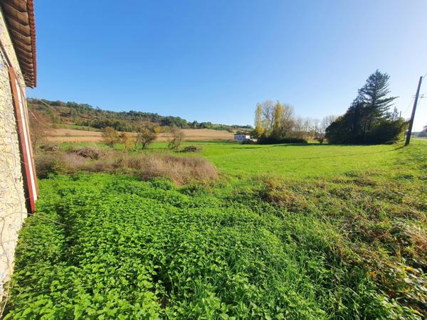 Maisons avec dépendances sur un terrain d'environ 4 ha