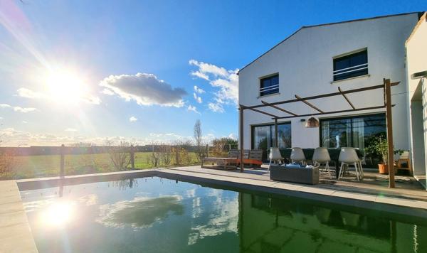 Maison individuelle 5 chambres, piscine et vue dégagée, Vérines - La Rochelle (17)