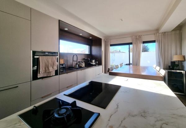 Maison individuelle 5 chambres, piscine et vue dégagée, Vérines - La Rochelle (17)