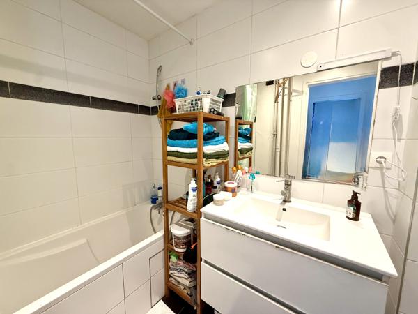 Le Blanc-Mesnil (93150) Appartement 2 Pièces avec parking, cave proche RER B, futur métro 16