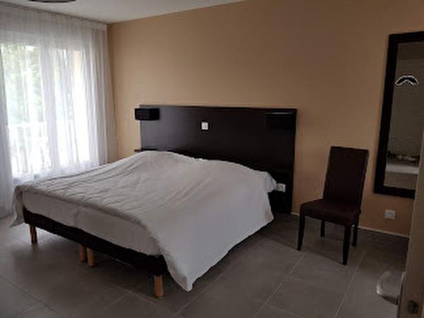 Hôtel de 2* 21 chambres à vendre, proche Chambord, sur axe passant et touristique