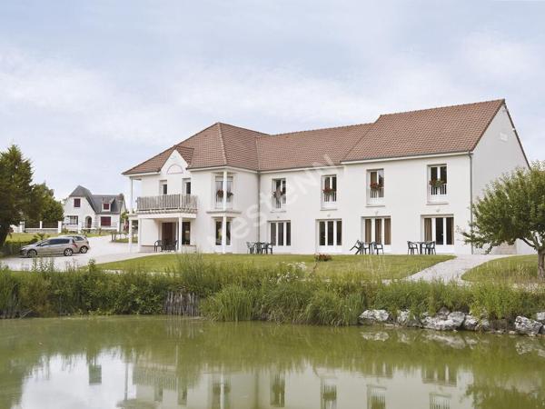 Hôtel de 2* 21 chambres à vendre, proche Chambord, sur axe passant et touristique