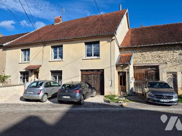 VARS, immeuble composé de deux logements actuellement loués