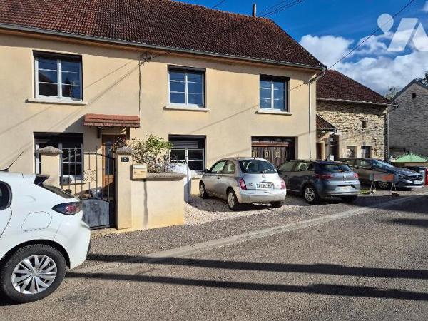 VARS, immeuble composé de deux logements actuellement loués