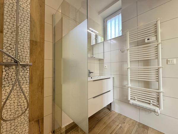 Maison 115 m2 3 chambres proche de la place DANTON avec garage et jardin.
