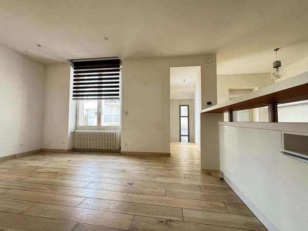 Maison 115 m2 3 chambres proche de la place DANTON avec garage et jardin.