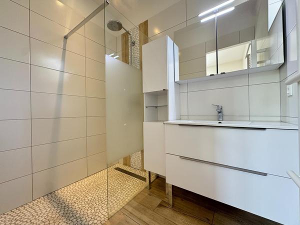 Maison 115 m2 3 chambres proche de la place DANTON avec garage et jardin.