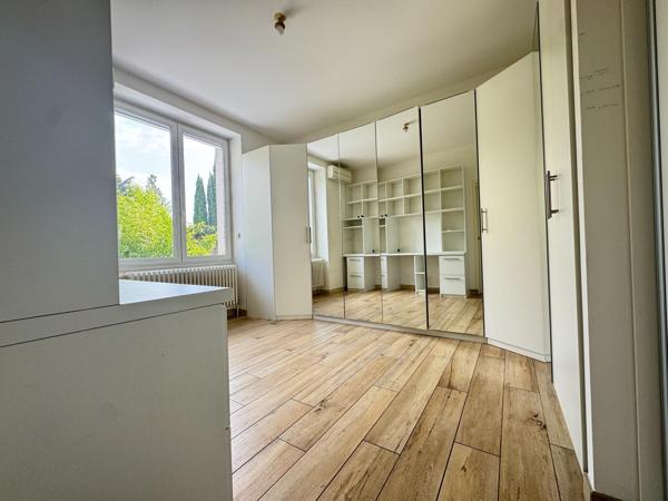 Maison 115 m2 3 chambres proche de la place DANTON avec garage et jardin.