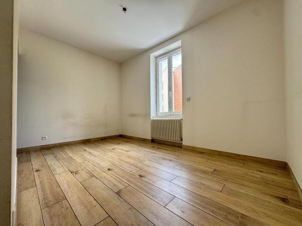 Maison 115 m2 3 chambres proche de la place DANTON avec garage et jardin.