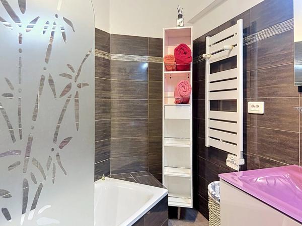 Vente                                                      Appartement
                        
                     2 pièces                      46 m2                     à Cannes