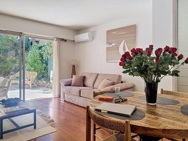 Vente                                                      Appartement
                        
                     2 pièces                      46 m2                     à Cannes