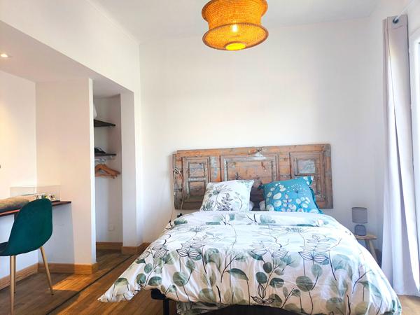 Maison de plain-pied rénovée avec studio indépendant, terrain de 2 014 m² et piscine proche de Trèbes