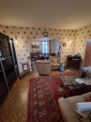 Immeuble de rapport (3 appartements, 3 garages)  T2, T3 et T5 au Creusot - Idéal investisseurs !