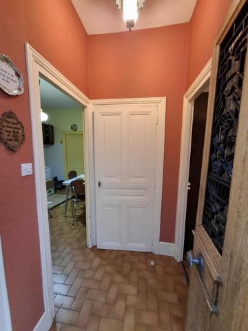 Immeuble de rapport (3 appartements, 3 garages)  T2, T3 et T5 au Creusot - Idéal investisseurs !