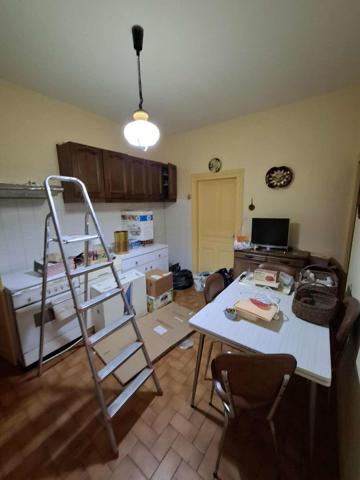 Immeuble de rapport (3 appartements, 3 garages)  T2, T3 et T5 au Creusot - Idéal investisseurs !