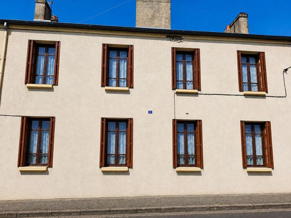 Immeuble de rapport (3 appartements, 3 garages)  T2, T3 et T5 au Creusot - Idéal investisseurs !