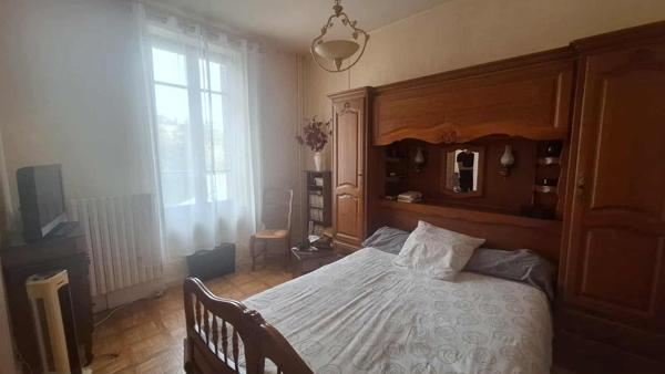 Immeuble de rapport (3 appartements, 3 garages)  T2, T3 et T5 au Creusot - Idéal investisseurs !