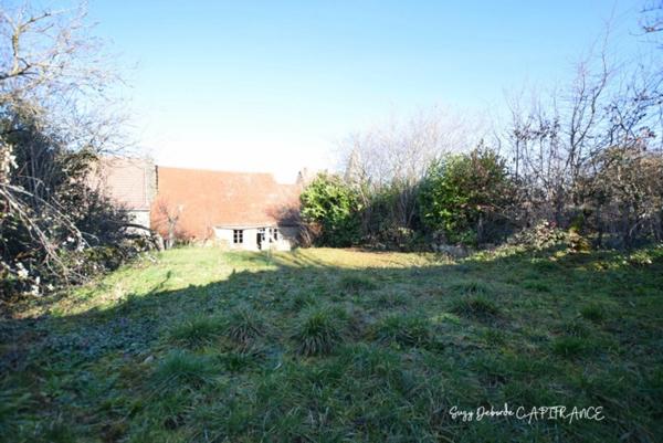 Dpt Saône et Loire (71), à vendre proche de SAINT GENGOUX LE NATIONAL Grange mitoyenne avec jardin, volumes généreux. Plateau esprit loft + potentiel second niveau. Travaux à prévoir, 28 000 €