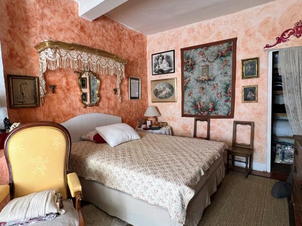 Lézignan-Corbières (11200) LEZIGNAN CORBIERES - IMMEUBLE = MAISON D'HABITATION AVEC 3 LOCAUX COMMERCIAUX EN RDC