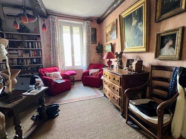 Lézignan-Corbières (11200) LEZIGNAN CORBIERES - IMMEUBLE = MAISON D'HABITATION AVEC 3 LOCAUX COMMERCIAUX EN RDC