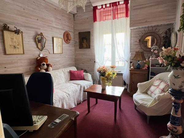 Lézignan-Corbières (11200) LEZIGNAN CORBIERES - IMMEUBLE = MAISON D'HABITATION AVEC 3 LOCAUX COMMERCIAUX EN RDC