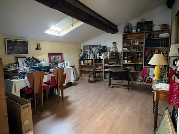 Lézignan-Corbières (11200) LEZIGNAN CORBIERES - IMMEUBLE = MAISON D'HABITATION AVEC 3 LOCAUX COMMERCIAUX EN RDC