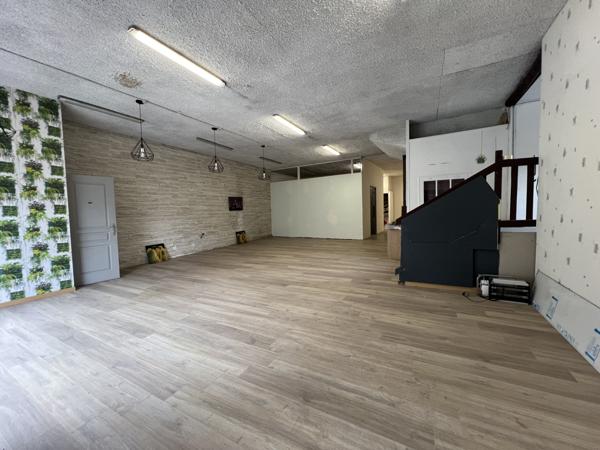 Lézignan-Corbières (11200) LEZIGNAN CORBIERES - IMMEUBLE = MAISON D'HABITATION AVEC 3 LOCAUX COMMERCIAUX EN RDC