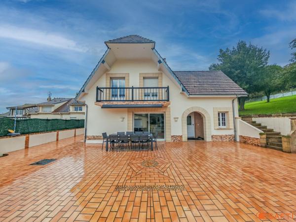 Maison familiale 5 chambres, piscine, grand garage.