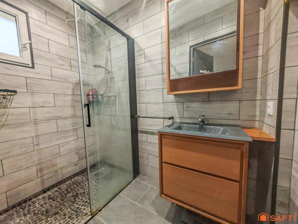 Maison familiale 5 chambres, piscine, grand garage.